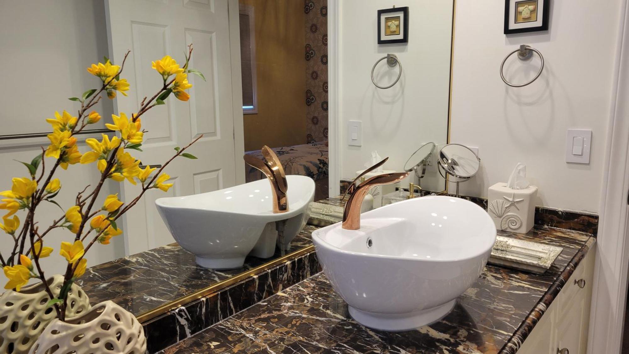 Lakeview Oasis Bed And Breakfast West Kelowna Exteriör bild