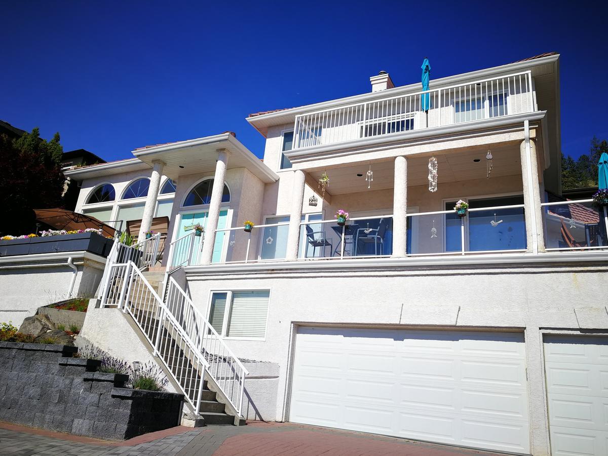 Lakeview Oasis Bed And Breakfast West Kelowna Exteriör bild