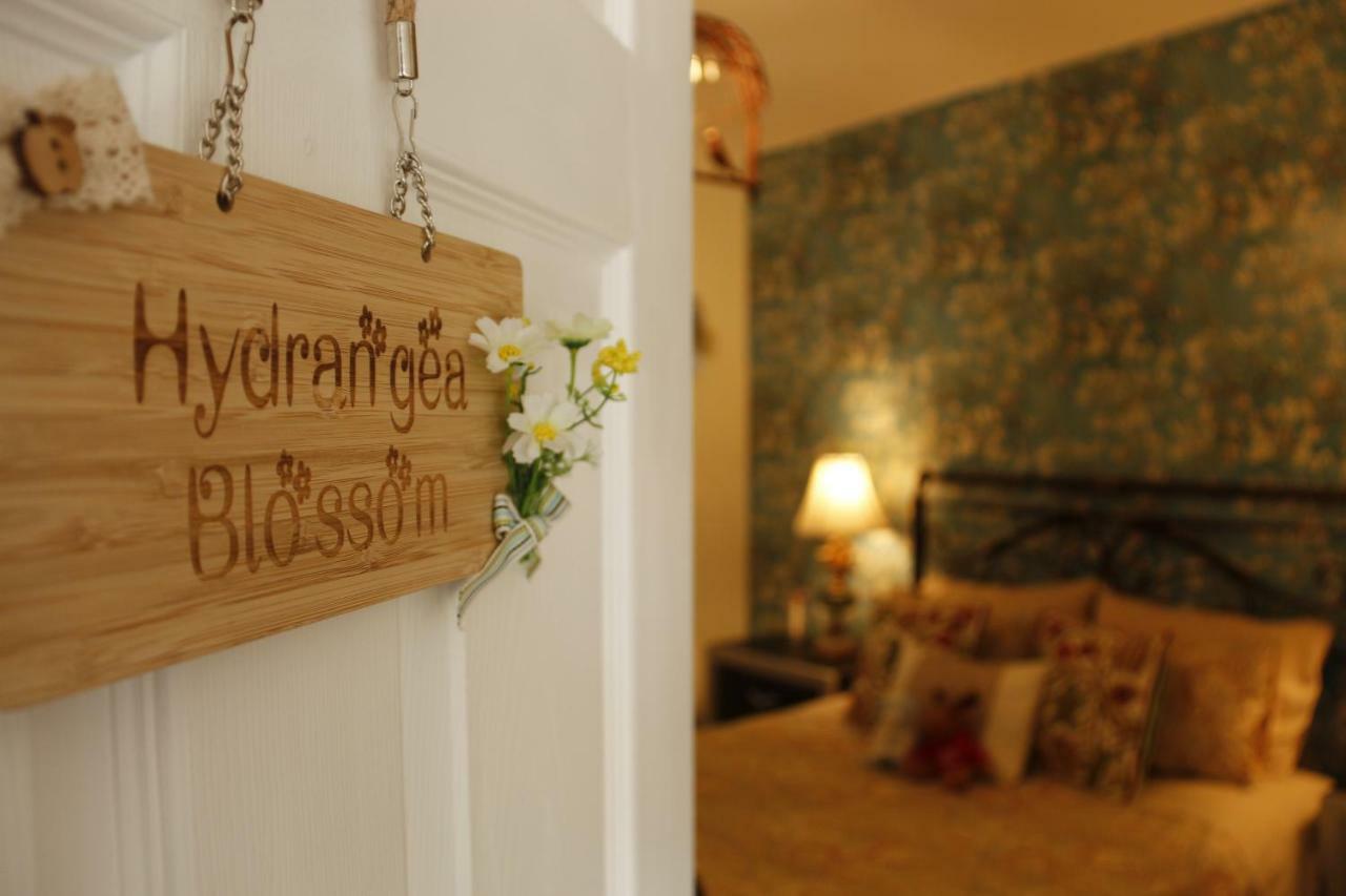 Lakeview Oasis Bed And Breakfast West Kelowna Exteriör bild